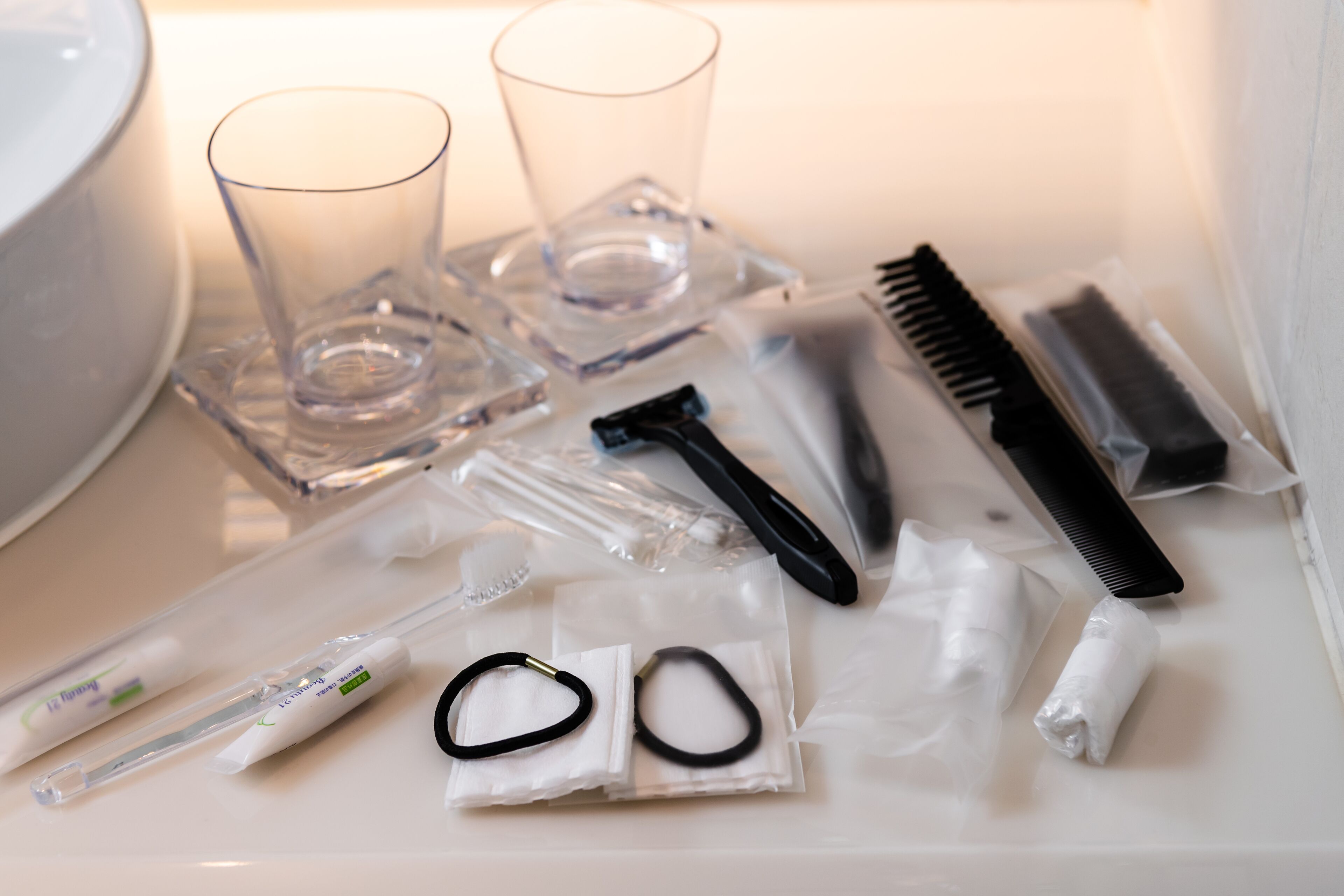 combined shower/bathtub, deep-soaking bathtub, free toiletries