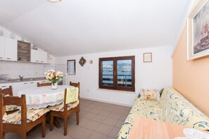 아파트, 침대(여러 개) | 거실 | 디지털 채널 시청이 가능한 30인치 TV