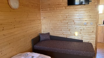 House | 1 bedroom, travel cot, free WiFi, bed sheets