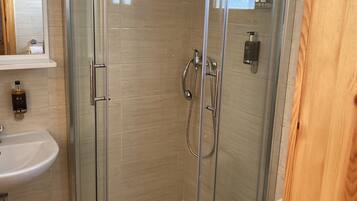 House | Bathroom | Shower, towels, soap, shampoo