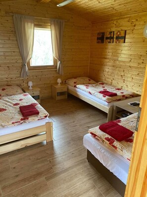 1 bedroom, travel cot, free WiFi, bed sheets