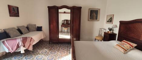 Hus | 1 sovrum och sÀngklÀder