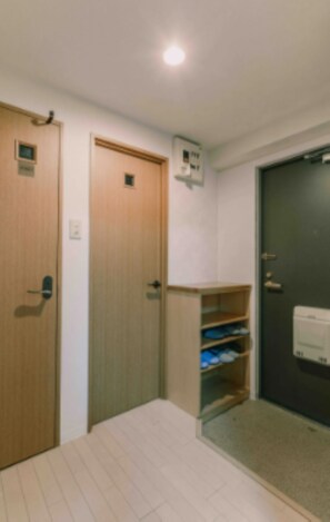 Interior entrance - IKminami6jo residence 601 (Sapporo)