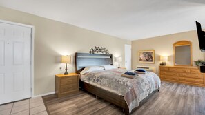 5 bedrooms, iron/ironing board, WiFi, bed sheets