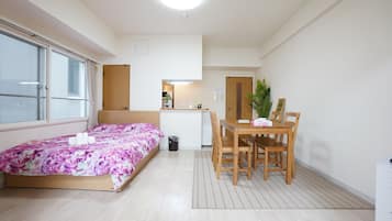 Room, Non Smoking | Living area