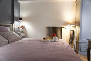 1 Schlafzimmer, Zimmersafe, Schreibtisch, Bügeleisen/Bügelbrett