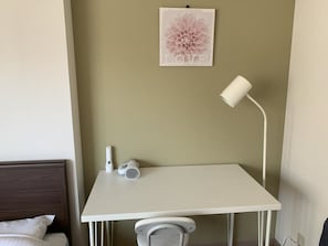 Room, Non Smoking | 1 bedroom, iron/ironing board
