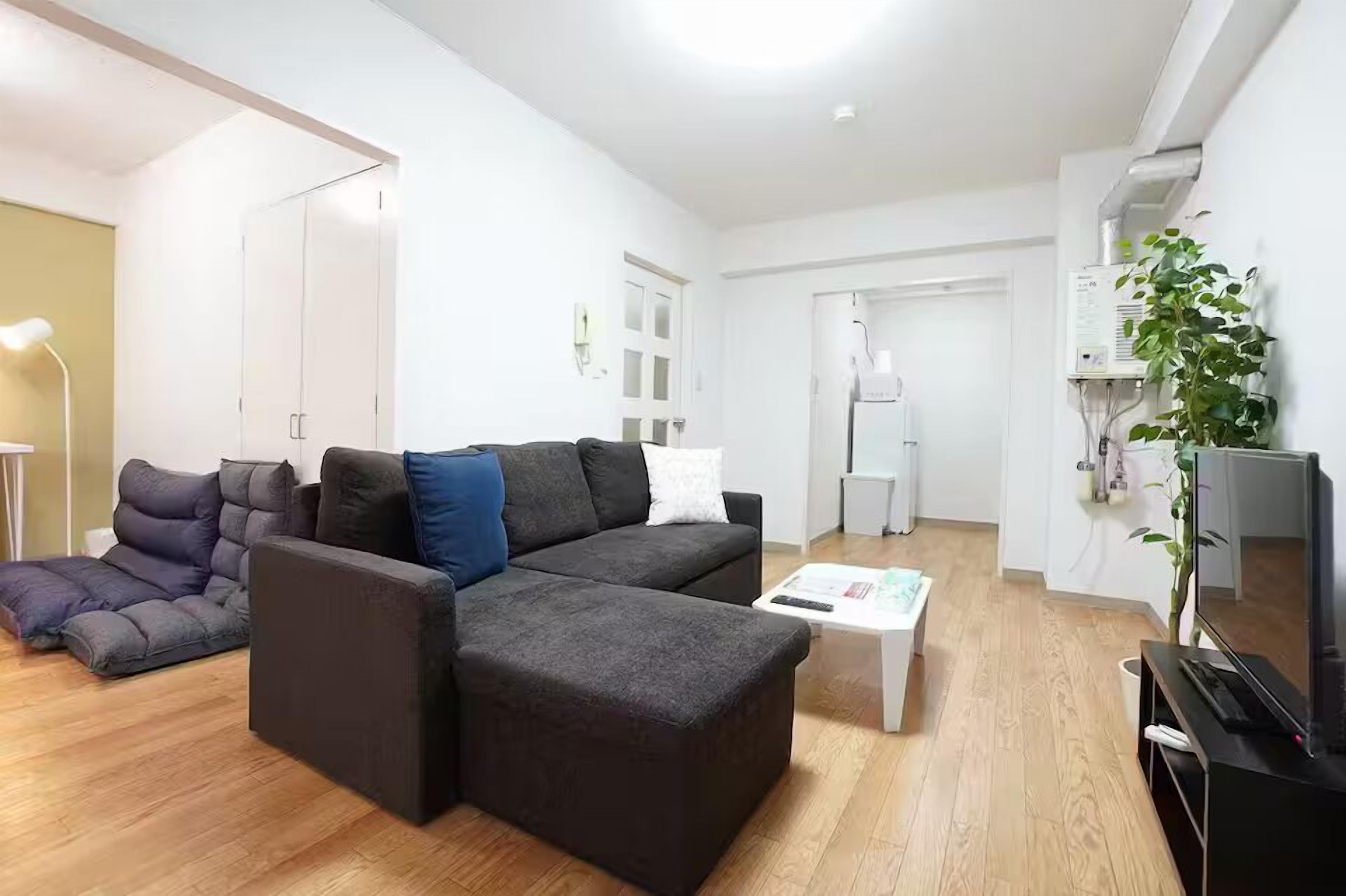 Room, Non Smoking | 1 bedroom, iron/ironing board