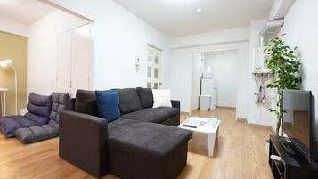Room, Non Smoking | 1 bedroom, iron/ironing board