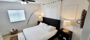 2 bedrooms, iron/ironing board, WiFi, bed sheets - Steps from Beach Posh Villa Optional Golf Cart (Bimini)
