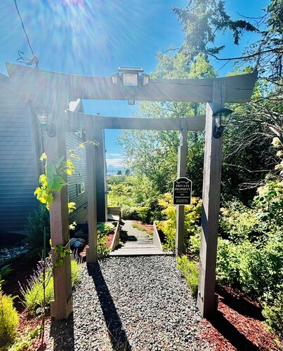 COZY Seaside Studio - just mins from beach - FREE EV Charging.