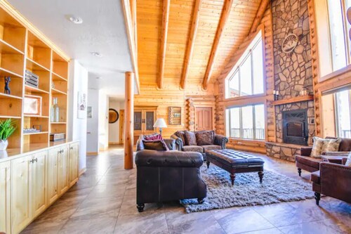 Ridge View Adventure Cabin - Snow Shoes, Hot Tub, Trail Maps, Rental Info