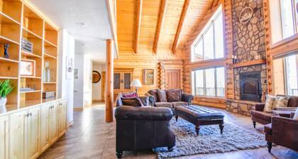 Ridge View Adventure Cabin - Snow Shoes, Hot Tub, Trail Maps, Rental Info