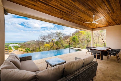 Casa Serena - Ocean View 3 BR House
