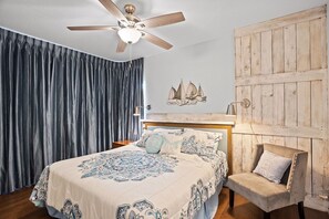 5 bedrooms, desk, iron/ironing board, travel crib