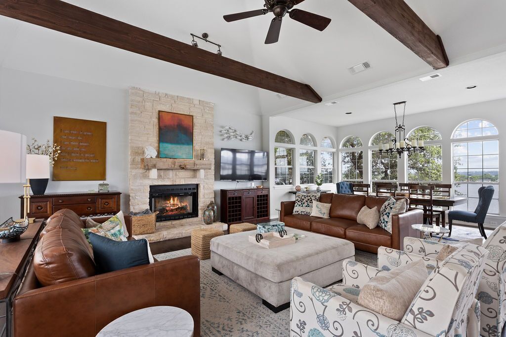 Smart TV, fireplace