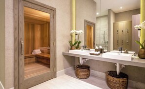 Bathtub, hair dryer, towels