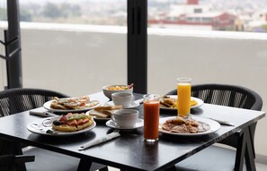 Café da manhã continental grátis durante a semana