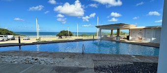 Costa del Mar 301A, a true beach getaway, WiFi, A/C, impressive views