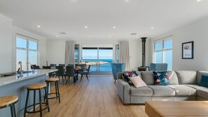 TV, fireplace, DVD player - Water's Edge on Fleurieu - 14/1 Paradise Drive (WIRRINA COVE)