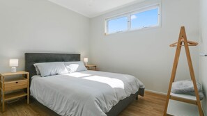 5 chambres, bureau, fer et planche à repasser, accès Internet