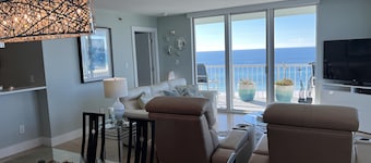 Luxurious 15th Floor Penthouse, Water Views -15B