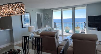 Luxurious 15th Floor Penthouse, Water Views -15B
