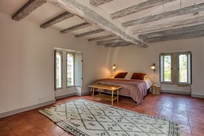 4 chambres, fer et planche à repasser, Wi-Fi, draps fournis