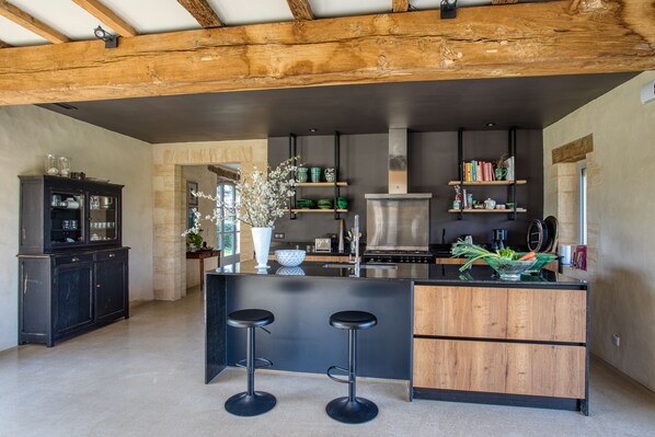 Réfrigérateur, four, plaque de cuisson, lave-vaisselle