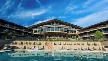 Indoor pool, outdoor pool
