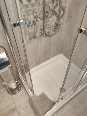 Shower, hair dryer, bidet, towels - Apartment near the sea (Lido di Ostia)