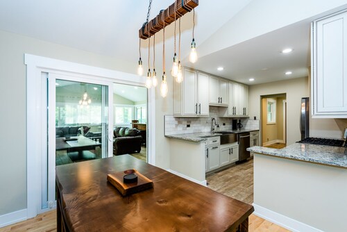 Spacious house with amazing back yard 10 min from the beach