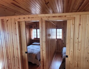 2 bedrooms, bed sheets - Superior Reflections Cabin 3 (Schroeder)