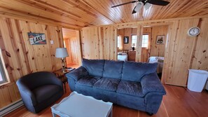 DVD player - Superior Reflections Cabin 3 (Schroeder)