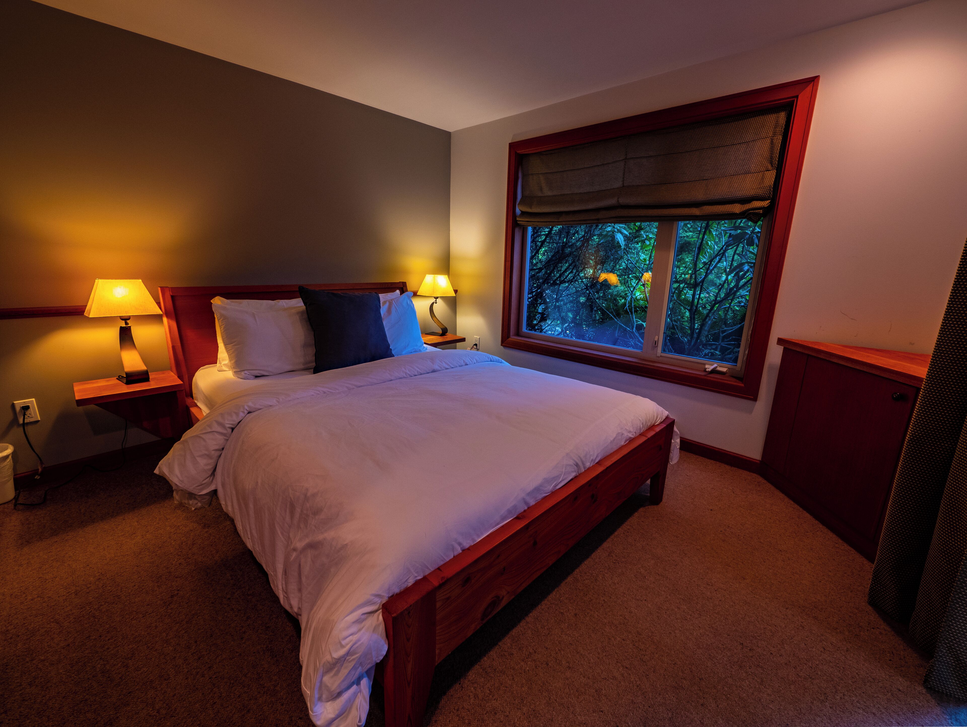 2 bedrooms, iron/ironing board, WiFi
