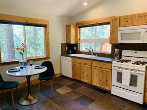 Fridge, microwave, oven, stovetop - Alpine Escape - Apartment Suite in North Tahoe (Truckee)
