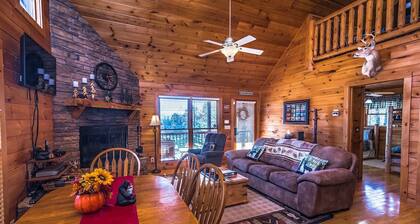 Big Papa Bear Cub House w/ Hot Tub & Mountain View