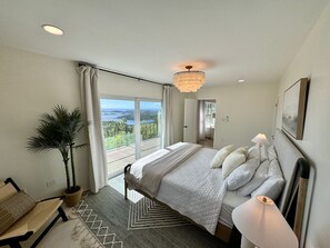 4 bedrooms, desk, iron/ironing board, travel crib