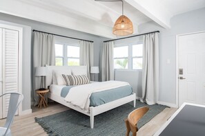 4 bedrooms, desk, iron/ironing board, travel cot