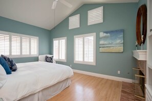 4 habitaciones, tabla de planchar con plancha y cuna de viaje 