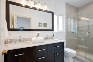 Combined shower/bathtub, hair dryer, towels, soap