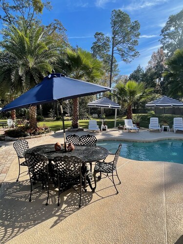 Private Oasis-Heated Pool-Sleeps 10-Fresh Eggs & Top Amenities-Pet friendly-cozy