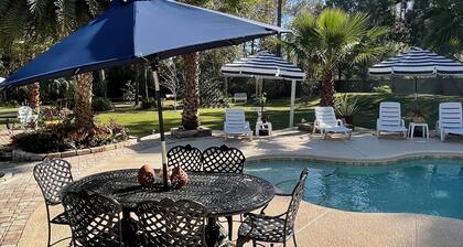 Private Oasis-Heated Pool-Sleeps 10-Fresh Eggs & Top Amenities-Pet friendly-cozy