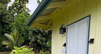 Private Studio, 10 min walk to Hakalau Beach, Hamakau Coast. 15 min to Honoli'i
