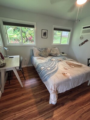 1 bedroom, desk, free WiFi, bed sheets