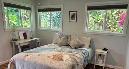 Private Studio, 10 min walk to Hakalau Beach, Hamakau Coast. 15 min to Honoli'i