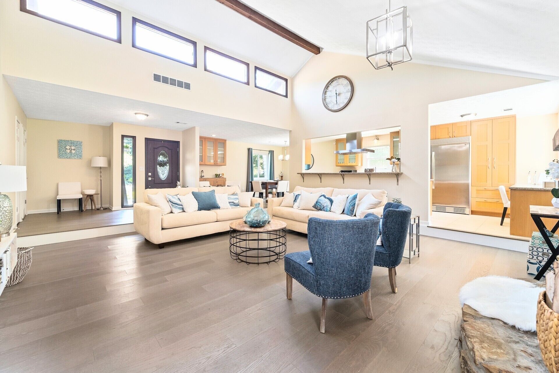 Smart TV, fireplace, stereo, offices