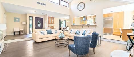 Smart TV, fireplace, stereo, offices