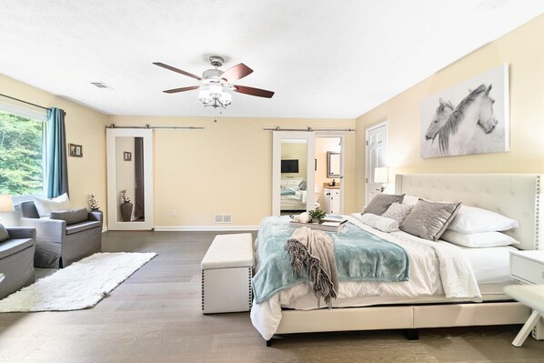 3 bedrooms, in-room safe, desk, iron/ironing board