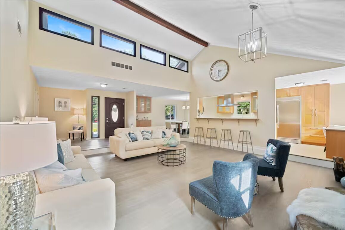 Smart TV, fireplace, stereo, offices